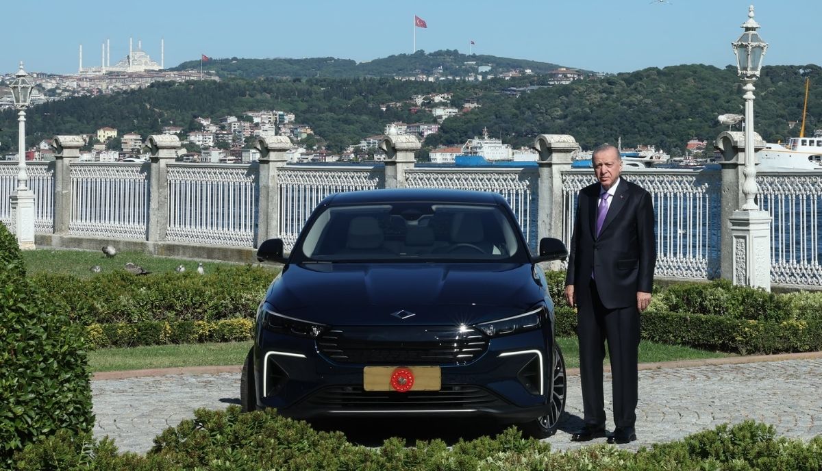 Başkan Erdoğan Togg’un yeni modeli T10F’yi test etti