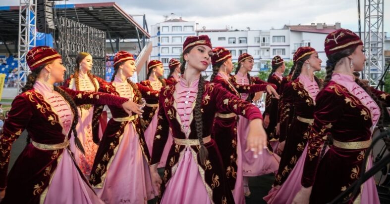 36 ülkeden binlerce katılımcı Trabzon’da horon için buluştu