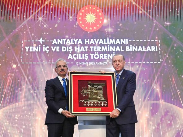 Antalya Havalimanı'nda Yeni Terminallerle Kapasite Artışı ve Yolcu Sayısında Yüzde 5 Büyüme